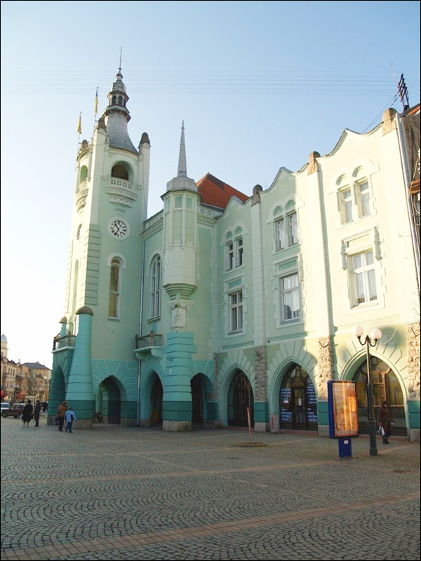 Mukachevo (Mukacheve) Ukraine city railway station 2nd photo